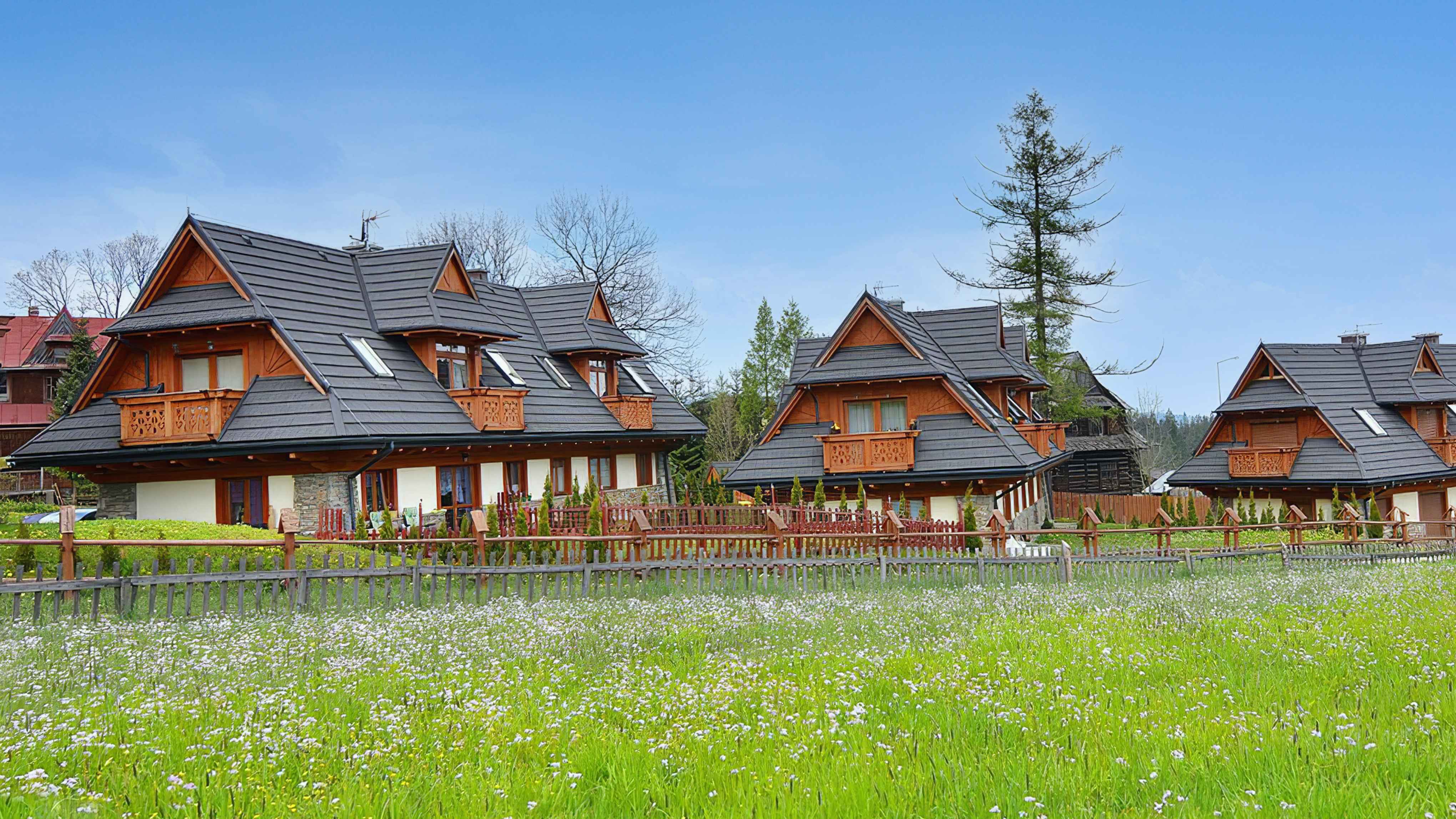 10 Warning Signs Should Never Ignore to Determine If Your Roof Needs Repair or Replacement