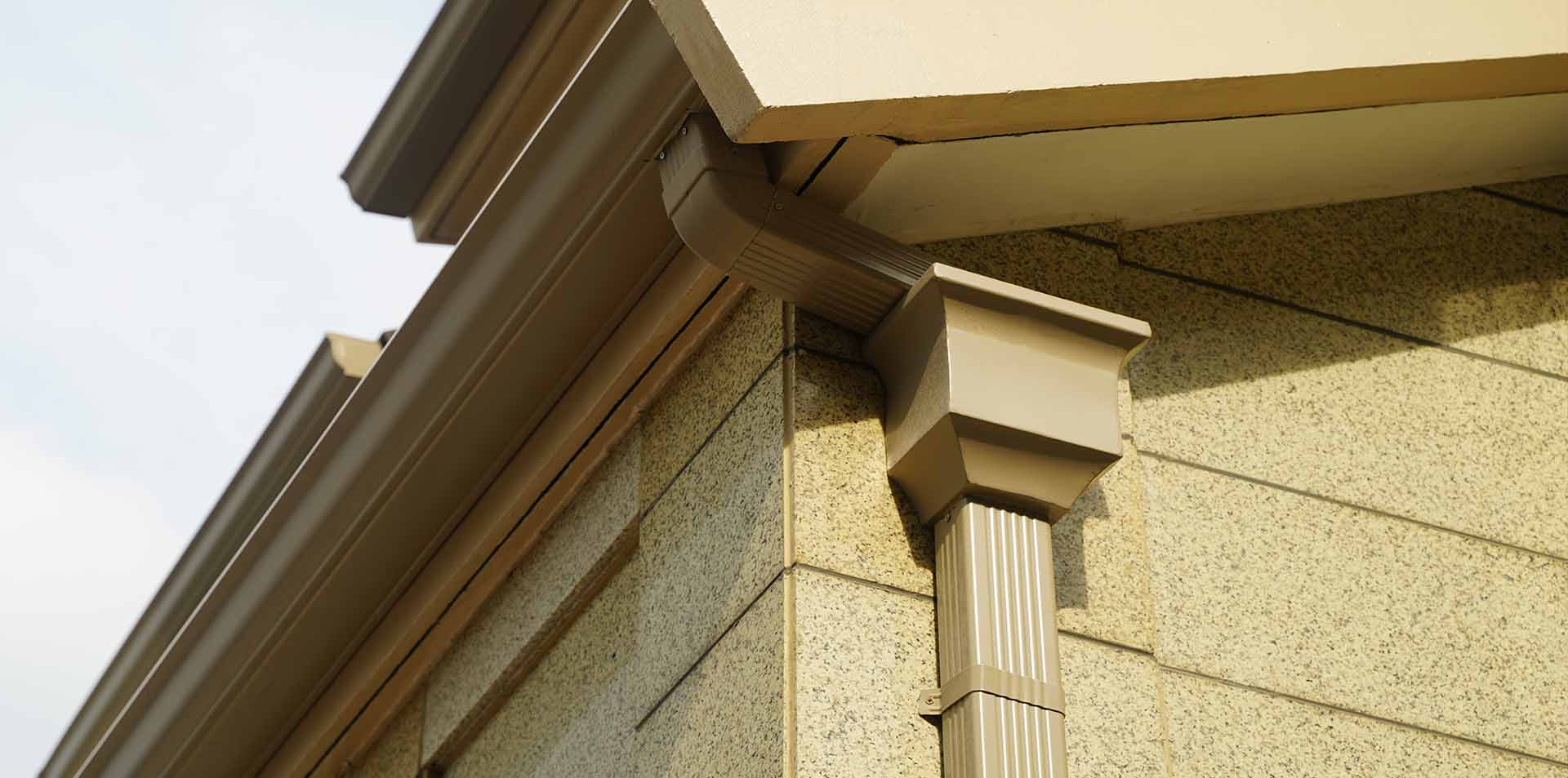 Cailin rain gutter and roofing accessories