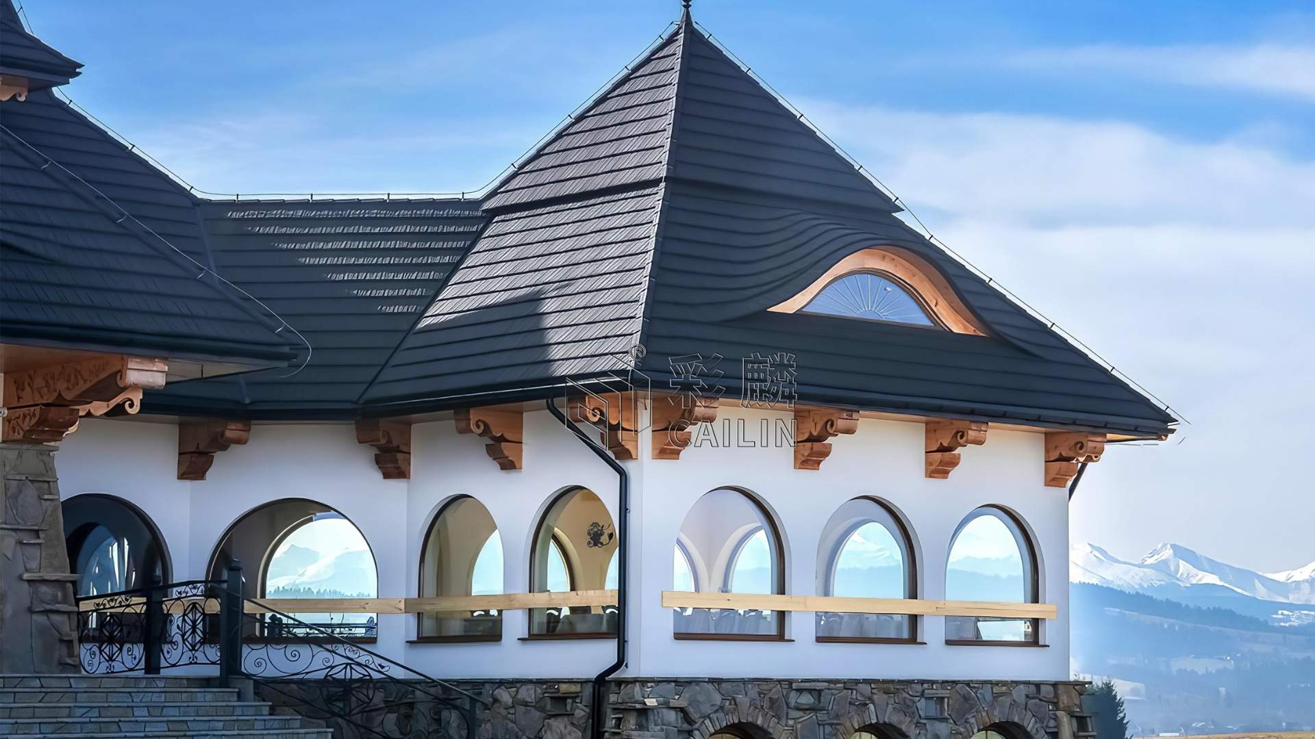 What is the Difference Between Stone-Coated Metal Roofing and Traditional Metal Roofing?