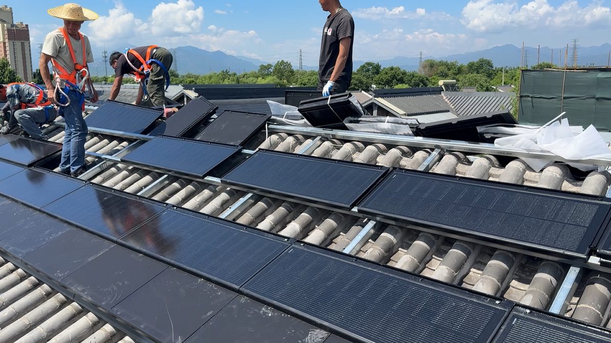 Lego-style BIPV solar tile installation